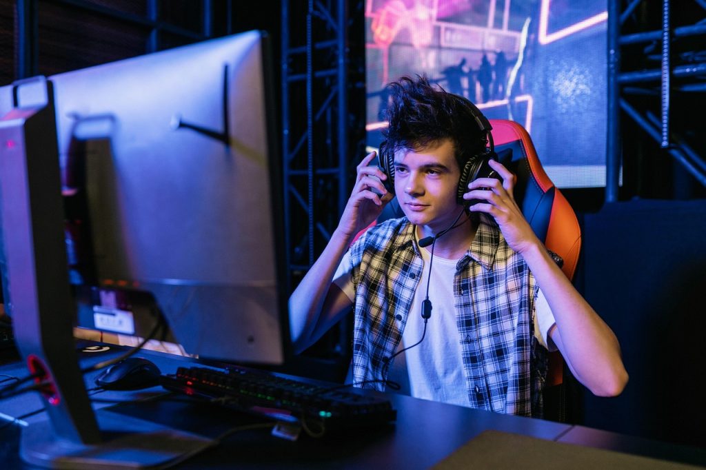 Geek Culture Gaming side hustle